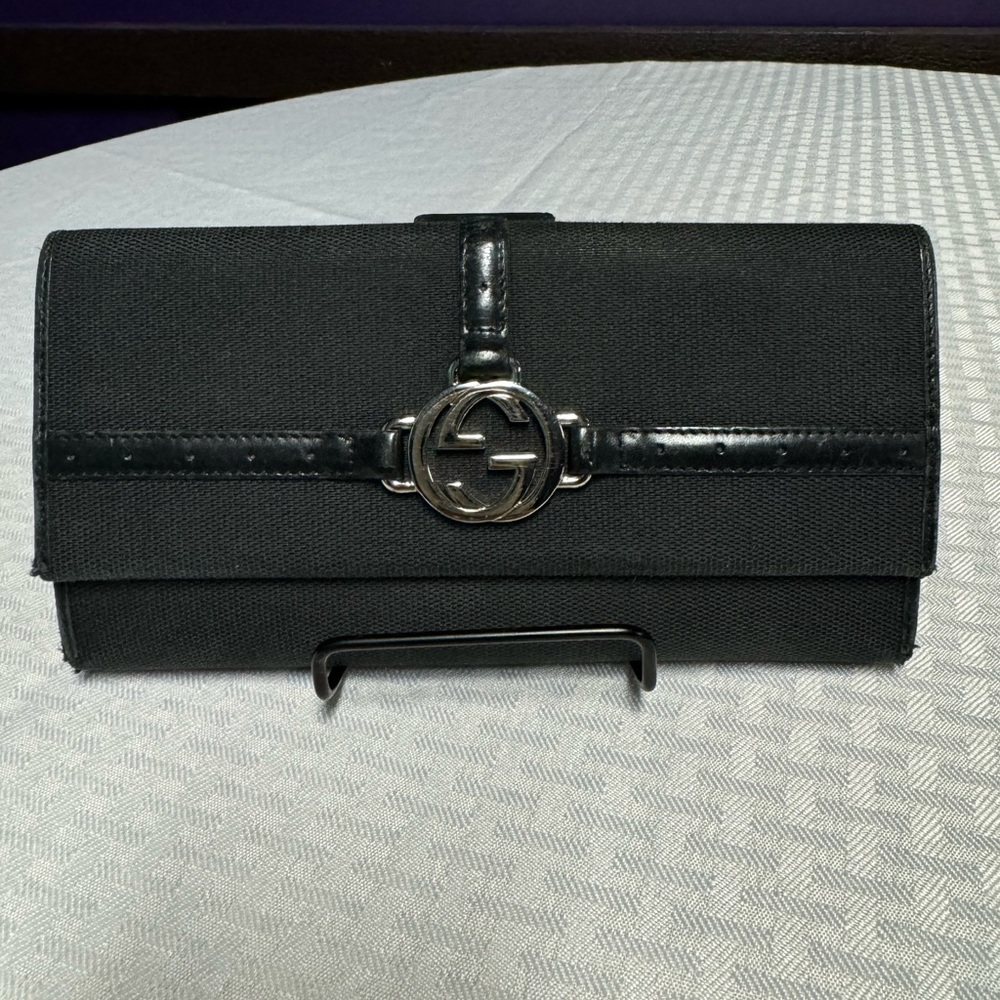 SOLD!! Gucci long wallet